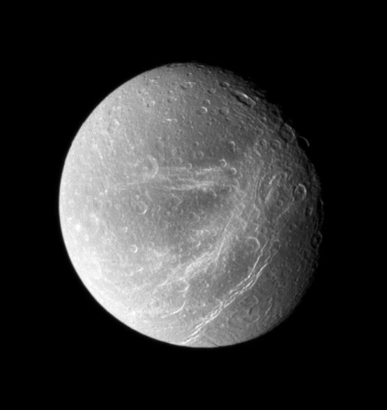 dione1.jpg (22237 bytes)