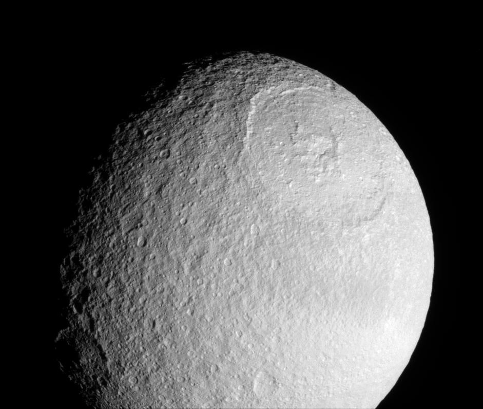 tethys.jpg (79598 bytes)