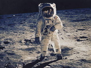 moonaldrin.gif (108737 bytes)